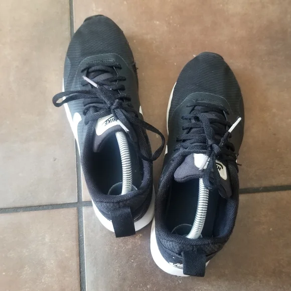 Nike Air Max Tavas Black White Mens 8